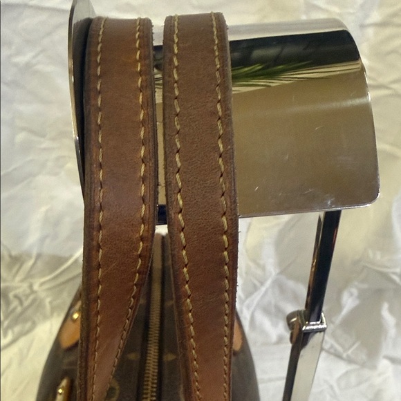 Louis Vuitton Montorgueil PM Monogram Shoulder Bag - Picture 4 of 13